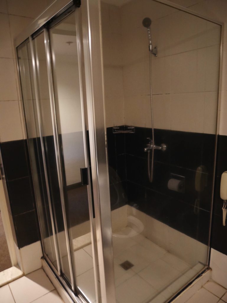 パールガーデンホテル マニラ のシャワールーム