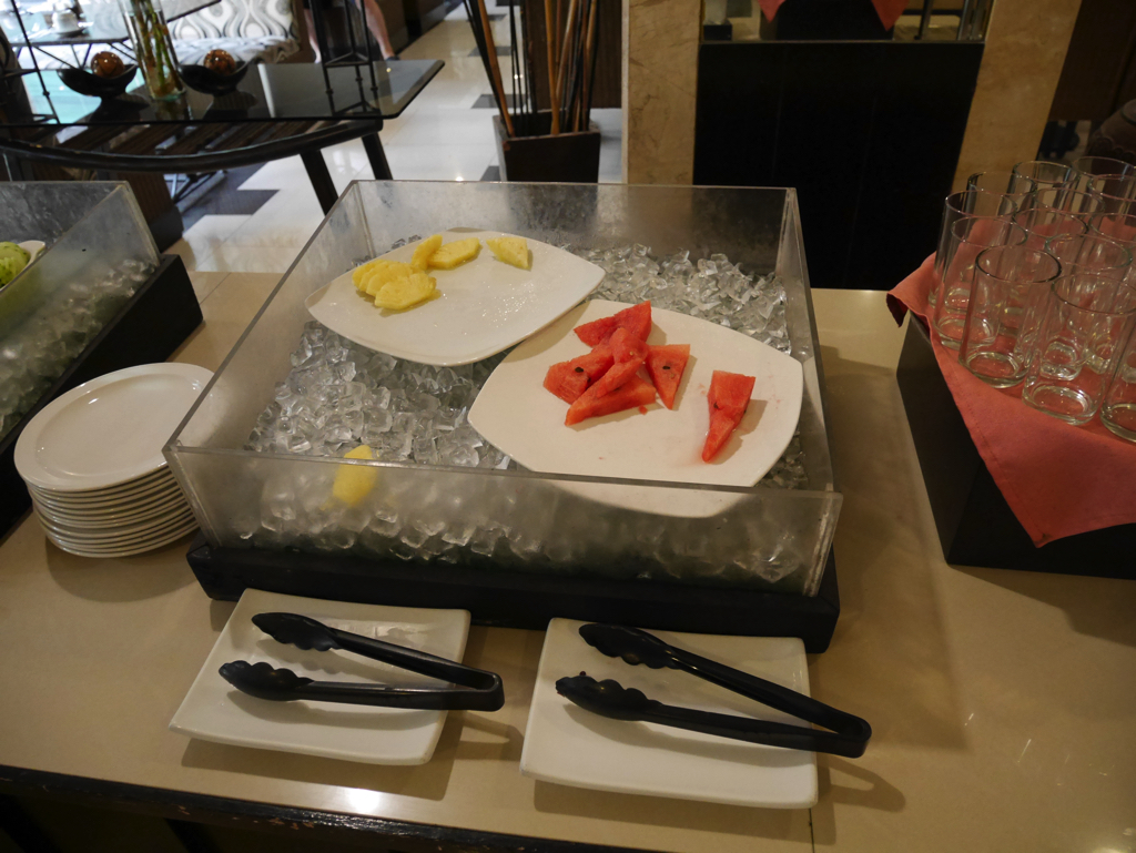 パールガーデンホテル マニラ 2Fレストラン 朝食ビュッフェ 果物
