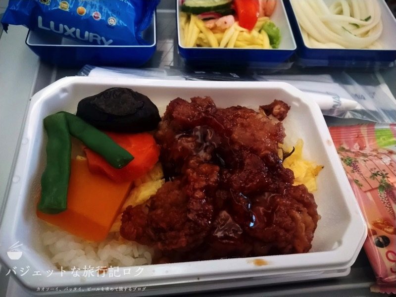 ANA/NH870の搭乗記。マニラから羽田へのフライト（機内食はチキンフライ）
