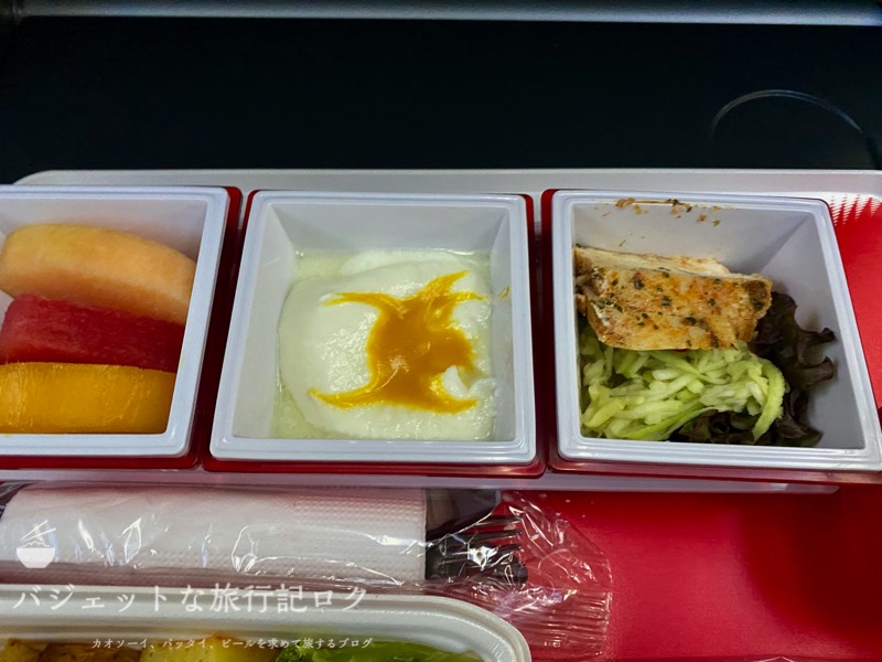 JAL国際線プレミアムエコノミー搭乗記（鶏肉とかヨーグルト）