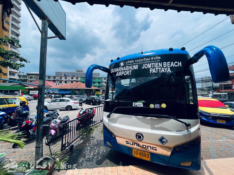 パタヤからスワンナプーム国際空港へバス移動した際の記録（空港行きのバス）