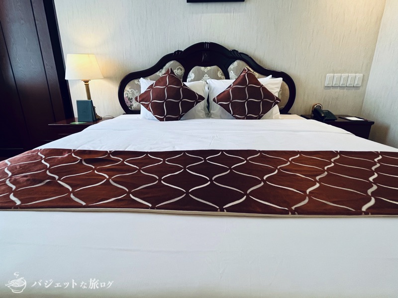 グランド・ホテル・サイゴン宿泊記（客室のベッド）